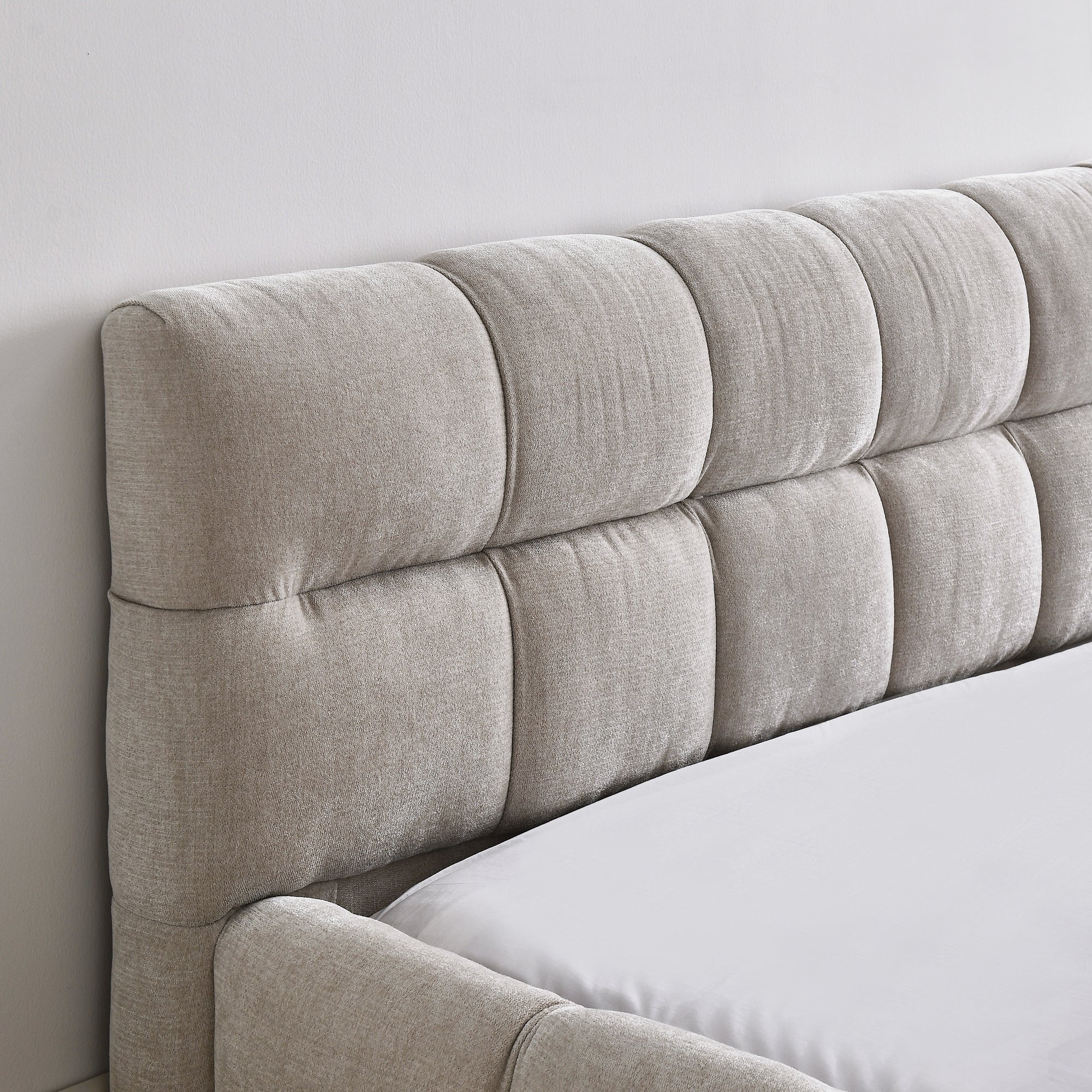 Close-up of the beige chenille channel-tufted headboard corner #Color_Beige